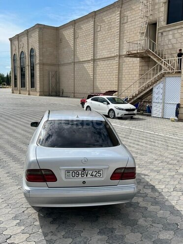 Mercedes E 220-4