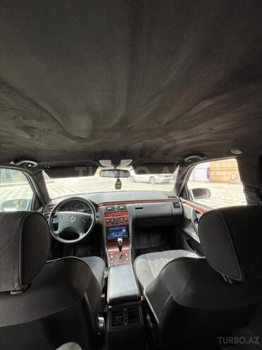 Mercedes E 220-10