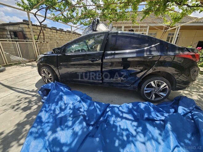 Hyundai Elantra-7