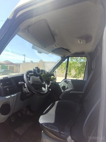 Ford Transit-7