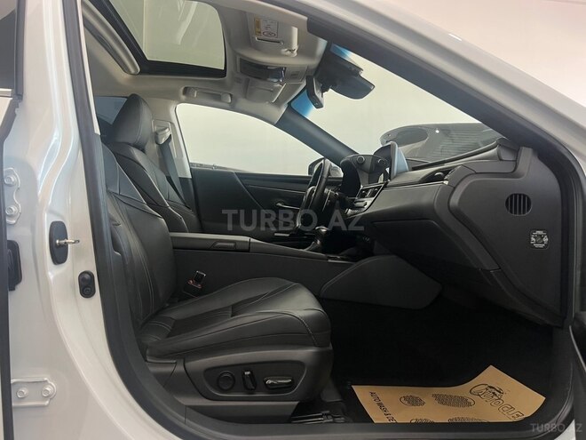 Lexus ES 300h-18