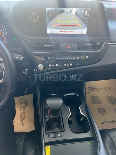 Lexus ES 300h-13