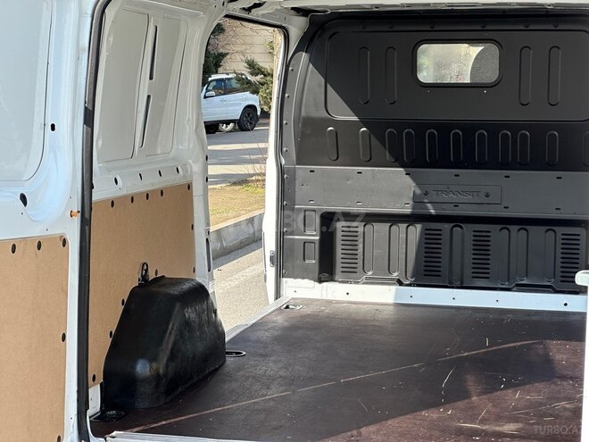 Ford Transit-7