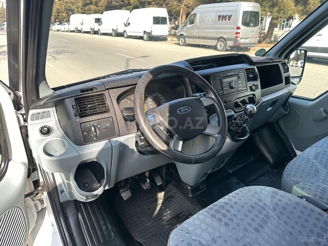 Ford Transit-9