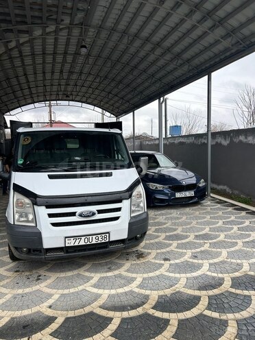 Ford Transit-12