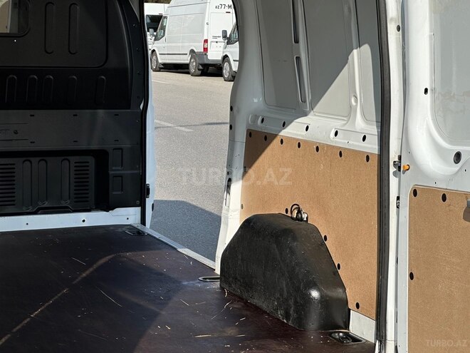 Ford Transit-8