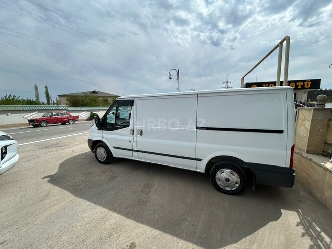 Ford Transit-14
