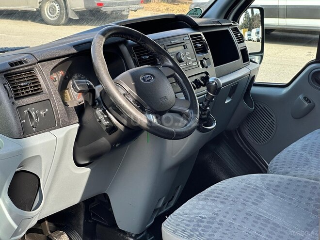 Ford Transit-10