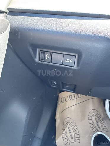 Toyota RAV4-17