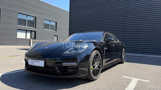 Porsche Panamera 4 E-Hybrid-1
