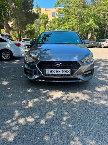 Hyundai Accent-1