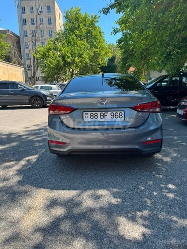 Hyundai Accent-2