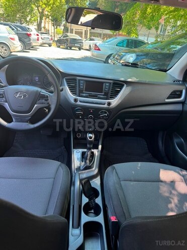 Hyundai Accent-5