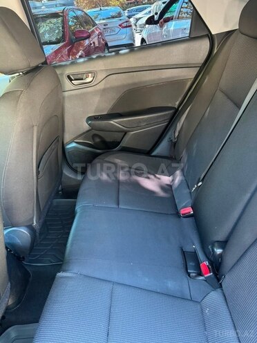 Hyundai Accent-7