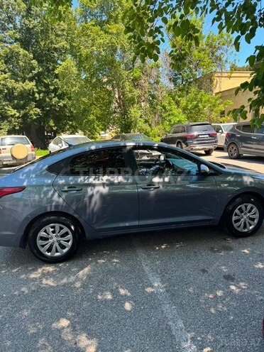 Hyundai Accent-4