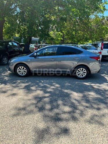 Hyundai Accent-3