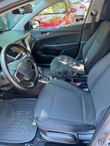 Hyundai Accent-6