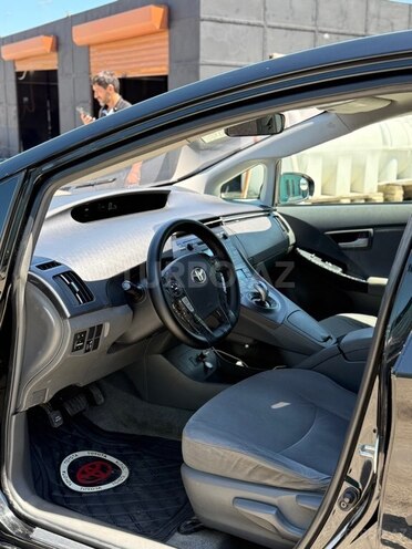 Toyota Prius-11