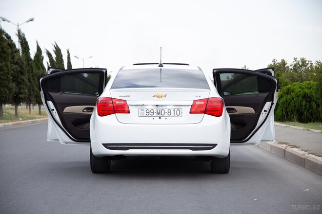 Chevrolet Cruze-12