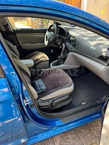 Hyundai Elantra-5