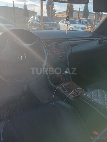 Mercedes E 200-2