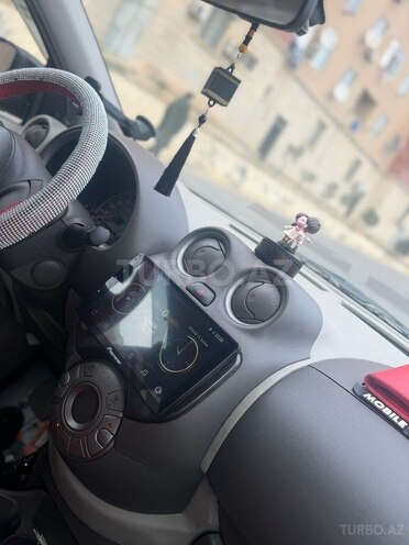 Nissan March-6