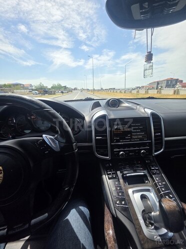 Porsche Cayenne GTS-3