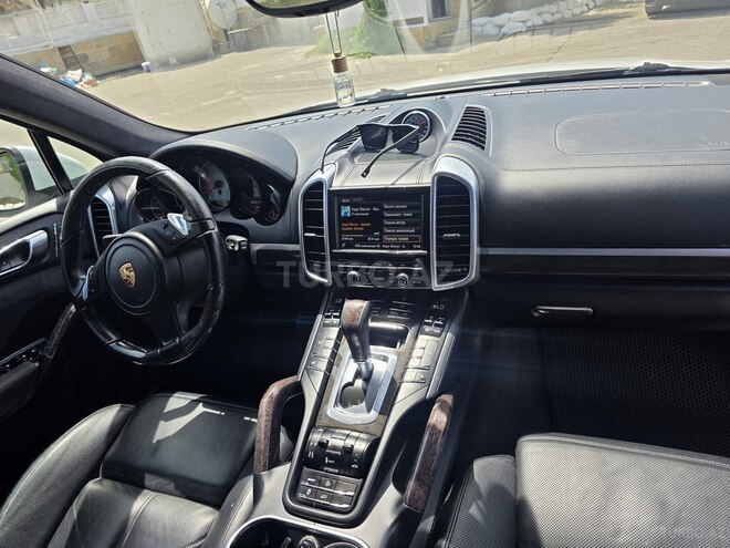 Porsche Cayenne GTS-4