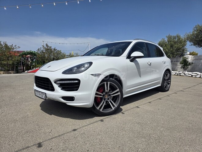 Porsche Cayenne GTS-6
