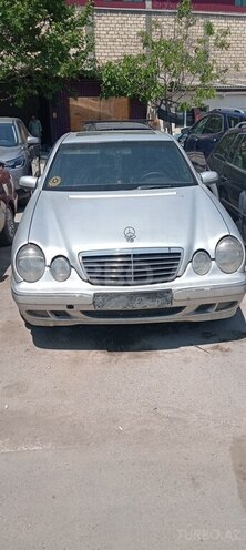 Mercedes E 200-1