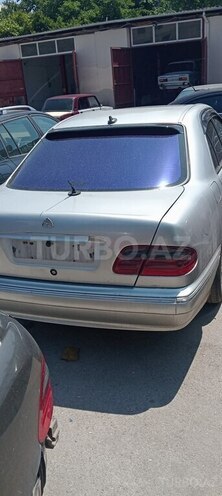 Mercedes E 200-3