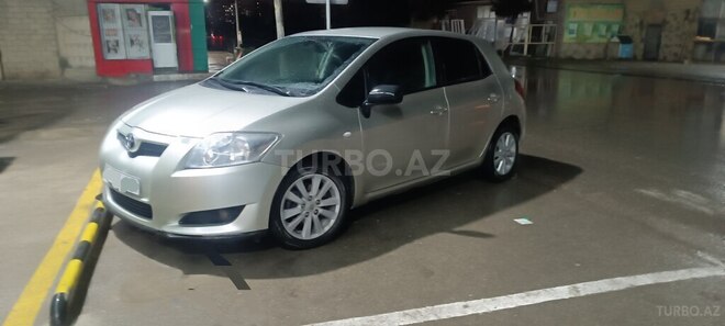 Toyota Auris-2