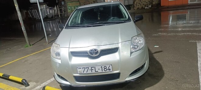 Toyota Auris-1