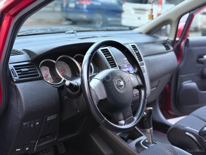 Nissan Tiida-15