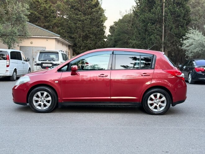 Nissan Tiida-11