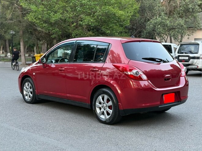 Nissan Tiida-12
