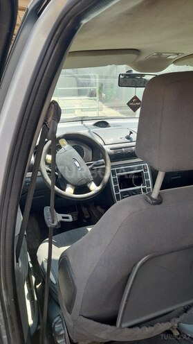 Ford Galaxy-5