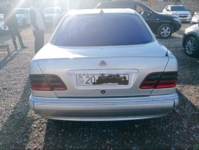 Mercedes E 200-4