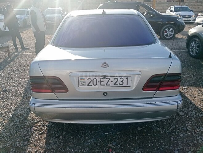 Mercedes E 200-5