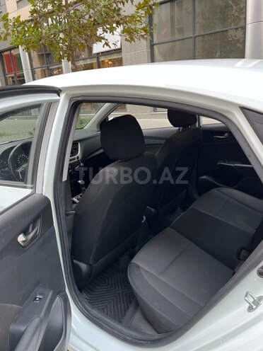 Hyundai Accent-8