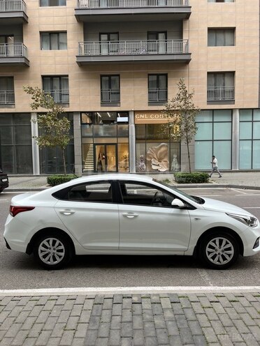 Hyundai Accent-5