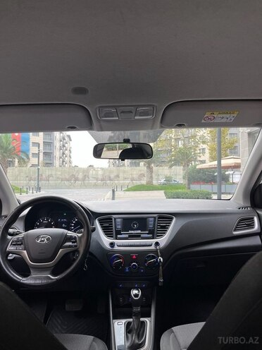 Hyundai Accent-7