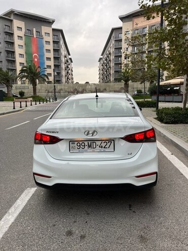 Hyundai Accent-10