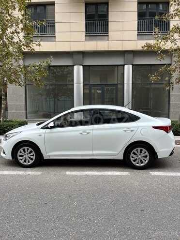 Hyundai Accent-2