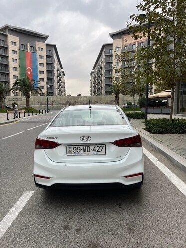 Hyundai Accent-4