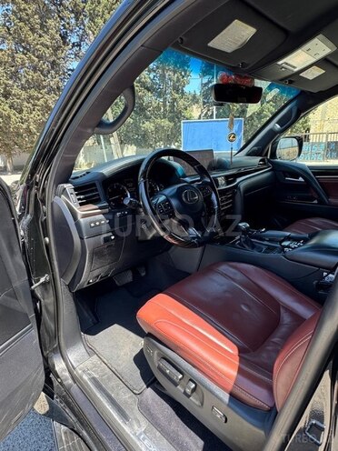 Lexus LX 450d-8