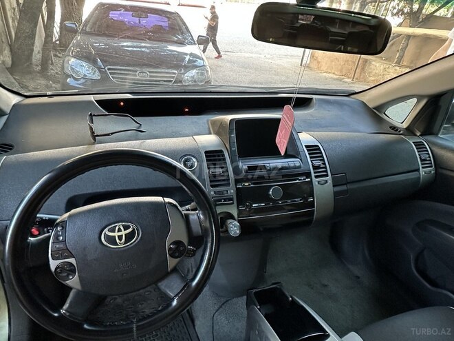 Toyota Prius-10
