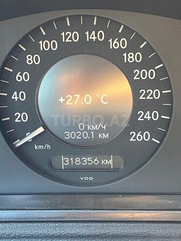 Mercedes E 220-1