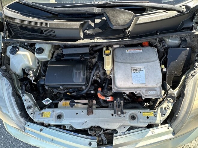Toyota Prius-5