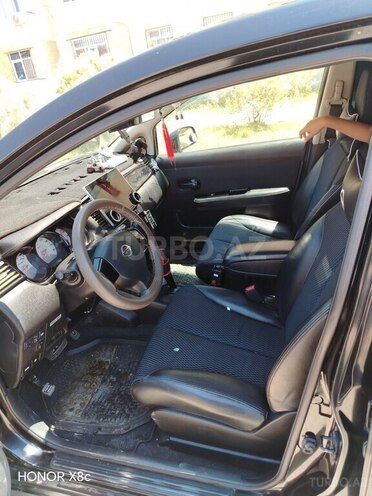 Nissan Tiida-10